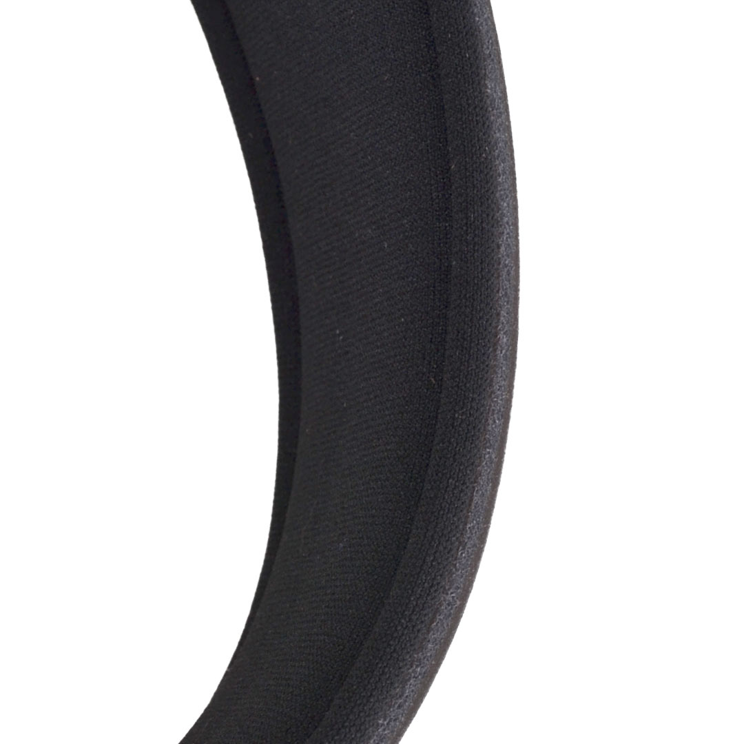 Collar para perros de cuero modelo Talismán de GogiPet®, negro con acolchado extra suave