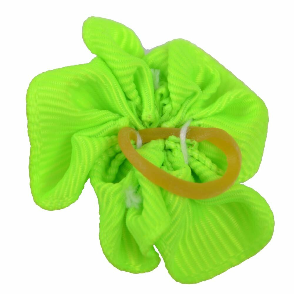 Lazo para el pelo en color verde flúor con una rosa en el centro de diseño encantador con goma elástica de GogiPet - Modelo Rose