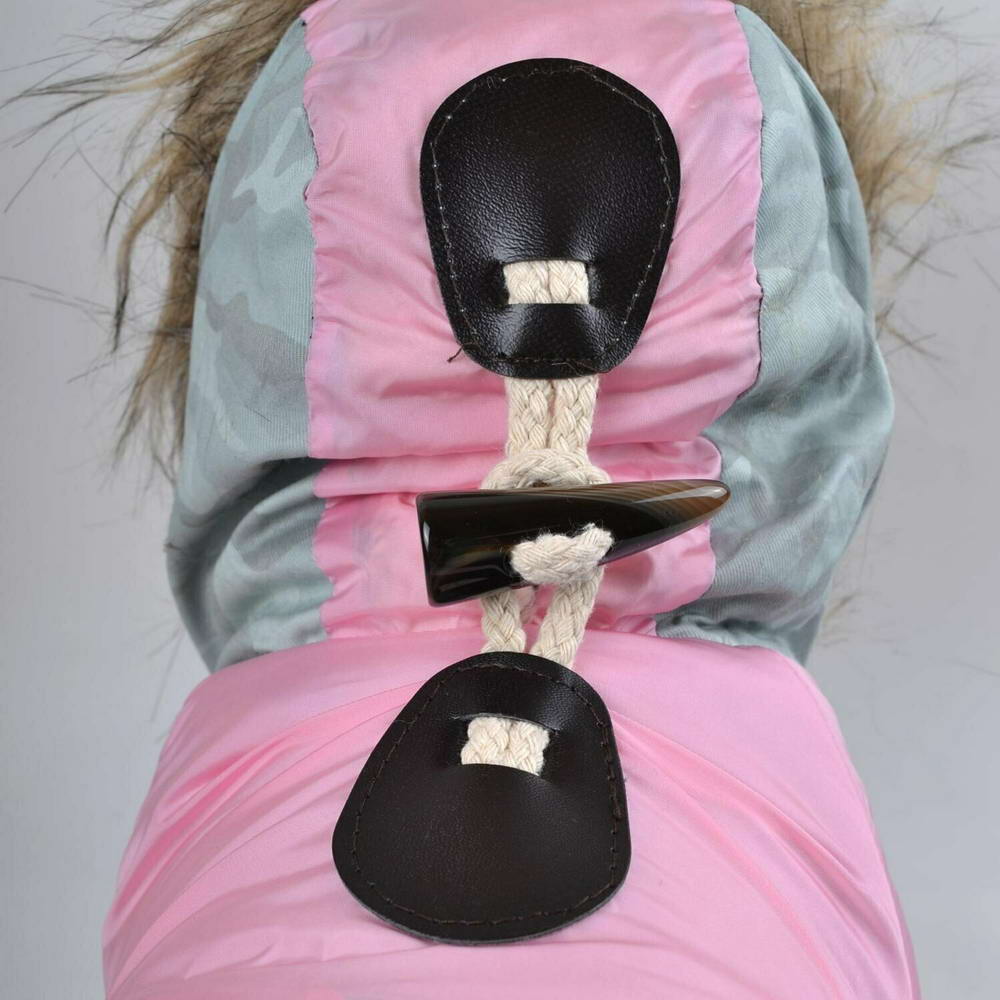 Mono de nieve para perros "Giulia Camuflaje" de GogiPet, rosa, con elegantes botones de cuerno