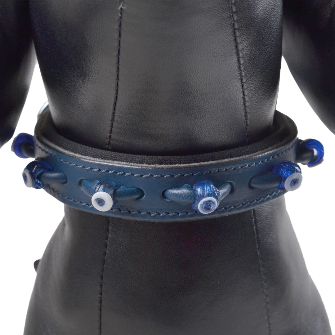 Collar para perros de cuero auténtico modelo Talismán de GogiPet®, azul y hecho a mano
